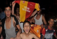Sarı-Kırmızılı taraftarlar sokaklara döküldü