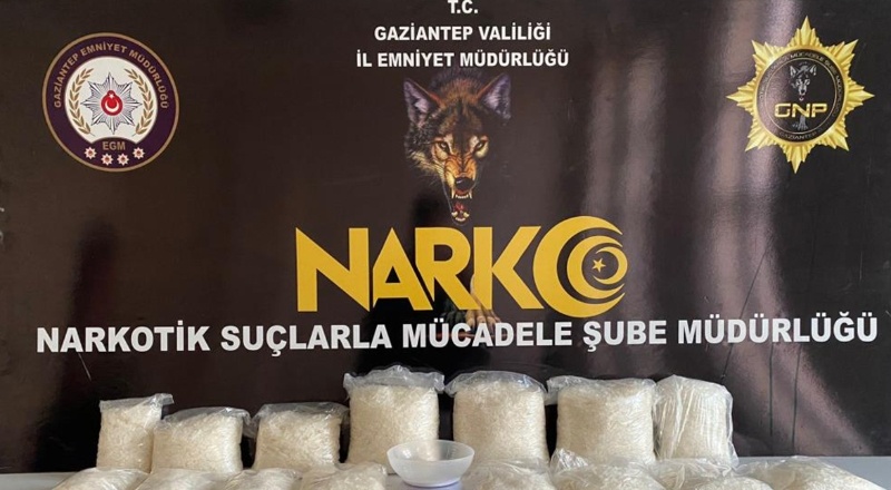 Sarıgüllük Mahallesi'nde araçta uyuşturucu ele geçirildi