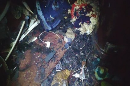 Şarjda unutulan telefon evi kül etti
