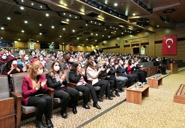 Şarkılara eşlik eden kadınlar, doyasıya eğlendi