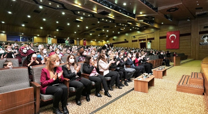 Şarkılara eşlik eden kadınlar, doyasıya eğlendi