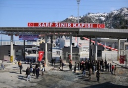 Sarp Sınır Kapısı'ndan rekor giriş çıkış