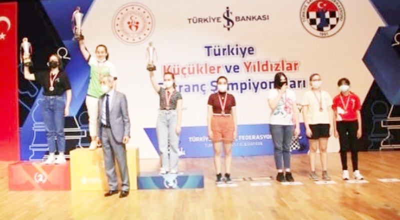 Satranç milli takımına gidiler