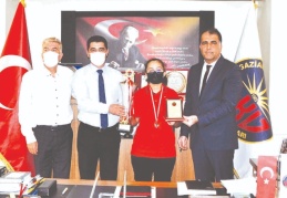 Satranç şampiyonları ödüllendirildi