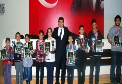 Satranç Turnuvası'nda dereceye giren öğrenciler ödüllendirildi