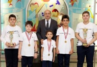 Satranç Turnuvası”ndan iki birincilik, iki ikincilik kupası ile döndüler
