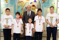 Satranç Turnuvası”ndan iki birincilik iki ikincilik kupası ile döndüler
