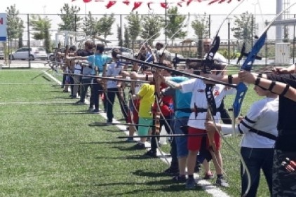 Satranç ve okçuluk turnuvası düzenledi