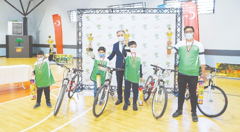 Satrançta başarılı hamleler ödüllendirildi