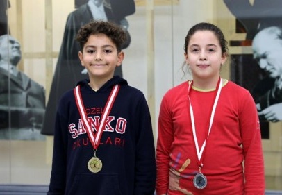 Satrançta iki derece aldılar