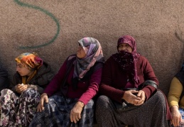 Savaş ve deprem mağduru Suriyeli kadınlar, çocuklarıyla barınabilecekleri çadır istiyor