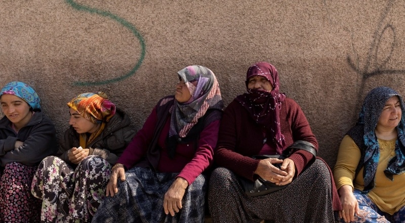 Savaş ve deprem mağduru Suriyeli kadınlar, çocuklarıyla barınabilecekleri çadır istiyor