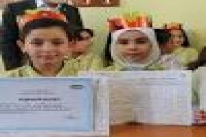 Savaşın çocukları da karne aldı