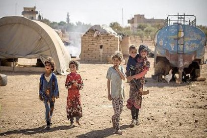 Savaşın göçebe yaptığı aileler, çadır ve kerpiç evlerde yaşamaya çalışıyor