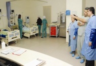 Savaşın mağdurlarını ziyert etti