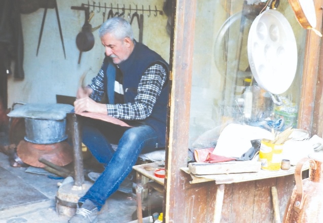 Savaşta kaybettiği her şeyini mesleğiyle tekrar kazanıyor