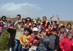 Savaştan kaçan yetim çocuklar için geldi