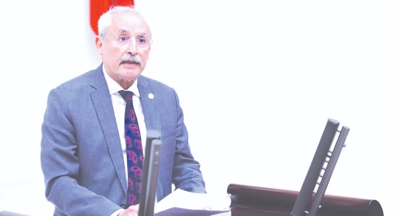 Savunmasız iki çocuk anneleri ve üvey babaları tarafından istismara zorlanıyor