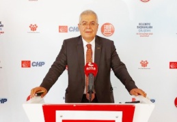 Sayın rektör, Covid-19 virüsü aşılarının da "Batı'da" üretildiğinin farkında değil