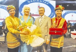 Sayın ve Güvenç, halk konserinde buluştu