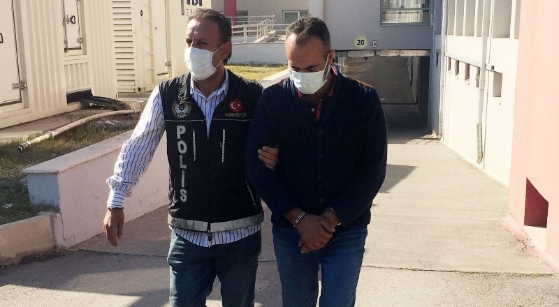 Sebze kasalarının arasından 99 kilo esrar çıktı