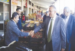 Sebze ve Meyve Komisyoncularını ziyaret etti