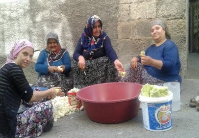 ‘Sebzeler yazın ucuz ve doğal olduğu için kurutma yapılıyor’
