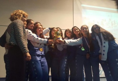 Seçkin Koleji Voleybol Takımı kupa ve madalyalarını aldı