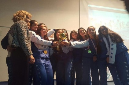 Seçkin Koleji Voleybol Takımı kupa ve madalyalarını aldı