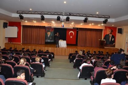 Seçkin Koleji&#8217;nde Yazar Metin Özdamarlar söyleşisi
