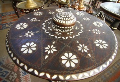 Sedef, ince dokunuşlarla sanata dönüşüyor