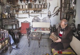 Sedefte usta sayısı da dükkan sayısı da azalıyor