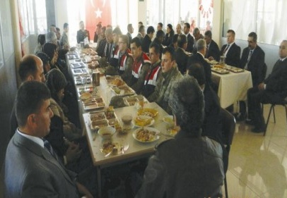 Şehit aileleri onuruna yemek verildi