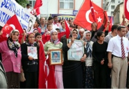 Şehit aileleri plaket verdi