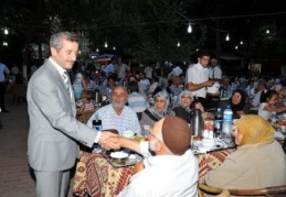 Şehit aileleri ve gaziler, iftarda bir araya geldi