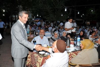 Şehit aileleri ve gaziler, iftarda bir araya geldi