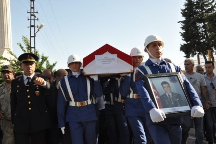 Şehit Astsubay gözyaşlarıyla son yolculuğuna uğurlandı