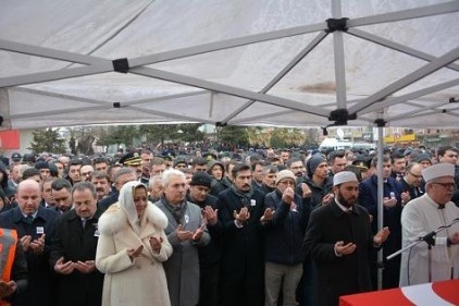 Şehit cenazesinde ilginç görüntü