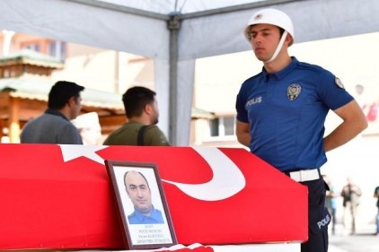 Şehit polis memuru son yolculuğuna uğurlandı