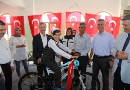 Şehit polisin çocuğuna doğum günü sürprizi