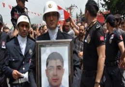 Şehit polisin kızı oldu