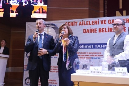 Şehit ve Gazi aileleri için yapılan konutların sahibi kura ile belirlendi 