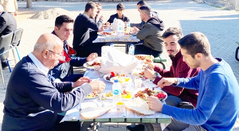 Şehit ve gazi çocukları askerlerle piknik yaptı