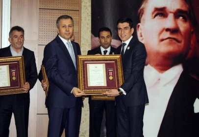 Şehit yakınlarına ve gazilere Devlet Övünç Madalyası verildi