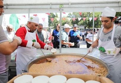Şehitkamil Belediyesi, aşure dağıtımına başladı