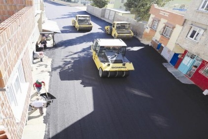 Şehitkamil Belediyesi, Hacıbaba Mahallesi&#8217;nde sıfır asfalt çalışması yaptı