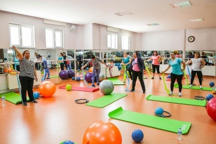 Şehitkamil Belediyesi Kadın Spor Merkezleri kadınların yüzünü güldürdü
