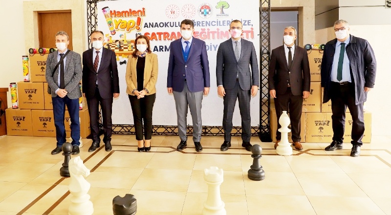 Şehitkamil Belediyesi, öğrencilere satranç eğitim seti dağıtacak