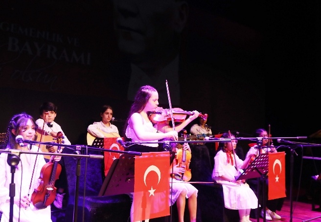 Şehitkamil Sanat Merkezi’nde eğitim gören 23 öğrenci sahne aldı