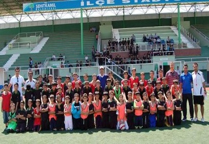Şehitkamil ve Birecik yaz spor okulları dostluk maçı yaptı